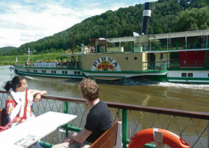 Met een Dampfschiff op de Elbe